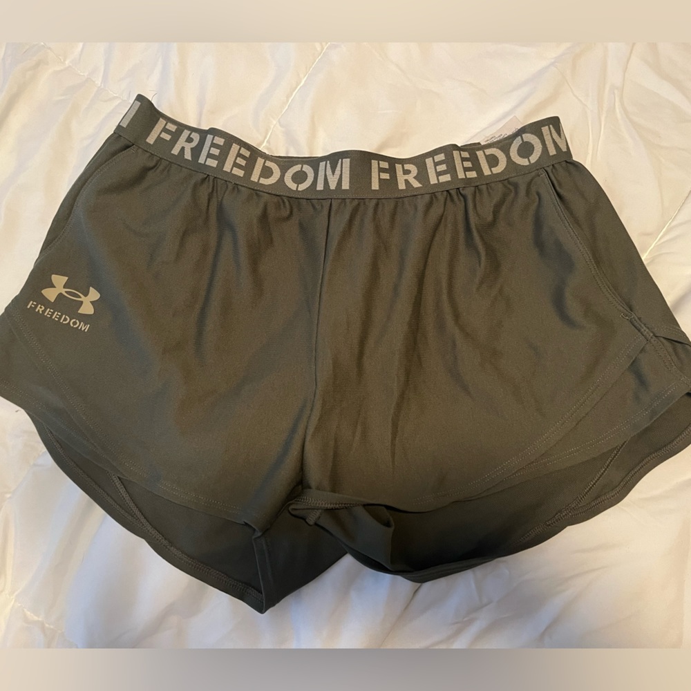 Freedom Play up olive shorts